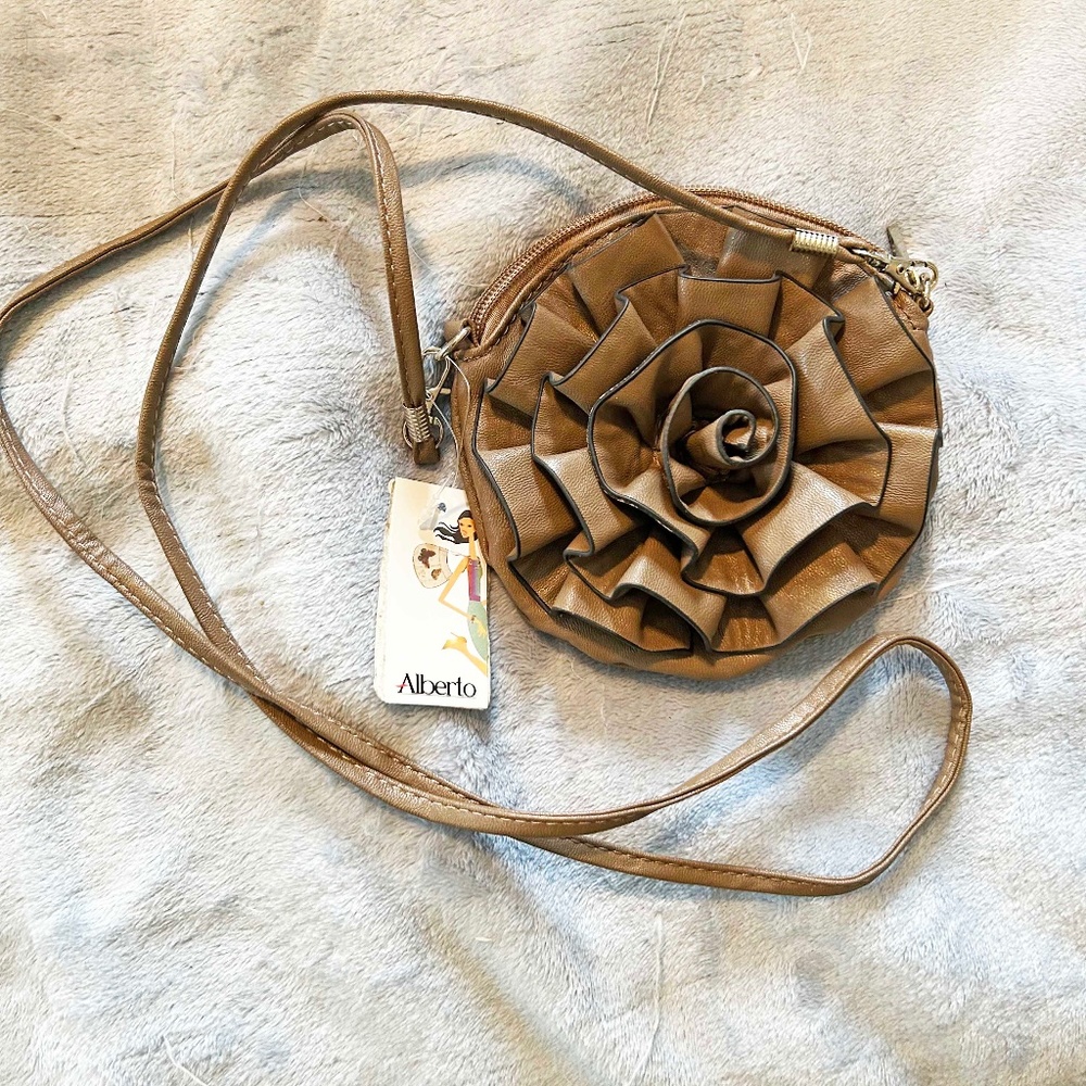 MINI PURSE, LEATHER, FLOWER SHAPE, TAUPE, ROUND, TOP ZIPPER, LONG STRAP, LINED,